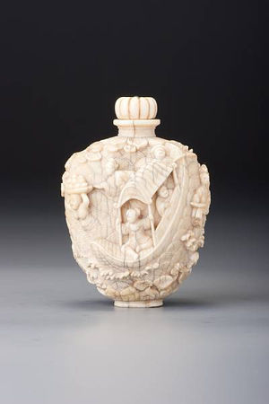 A_carved_ivory__Legend_of_the_White_Snake__snuff_bottle1