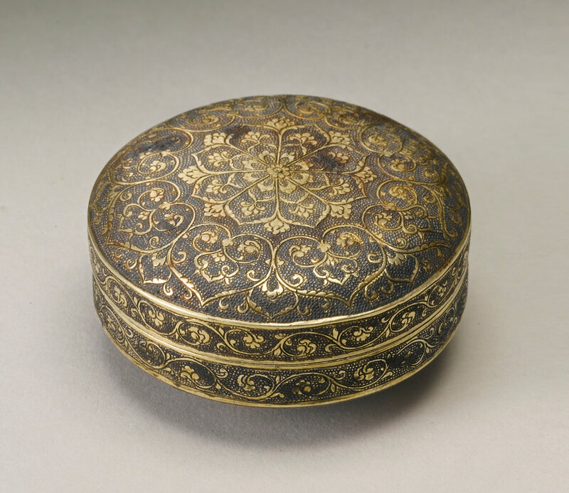 A finely decorated small gilt-silver box and cover, Tang dynasty (618-906)1