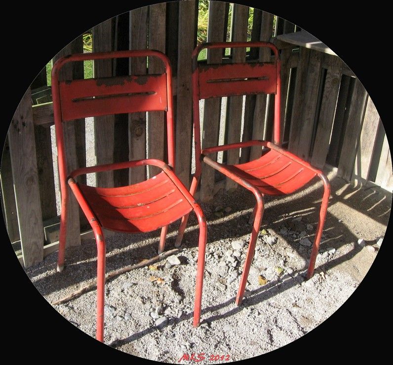 chaises_rouges