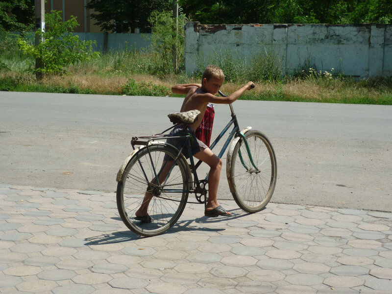 1-5 enfant à vélo, Kilia (Ukraine)