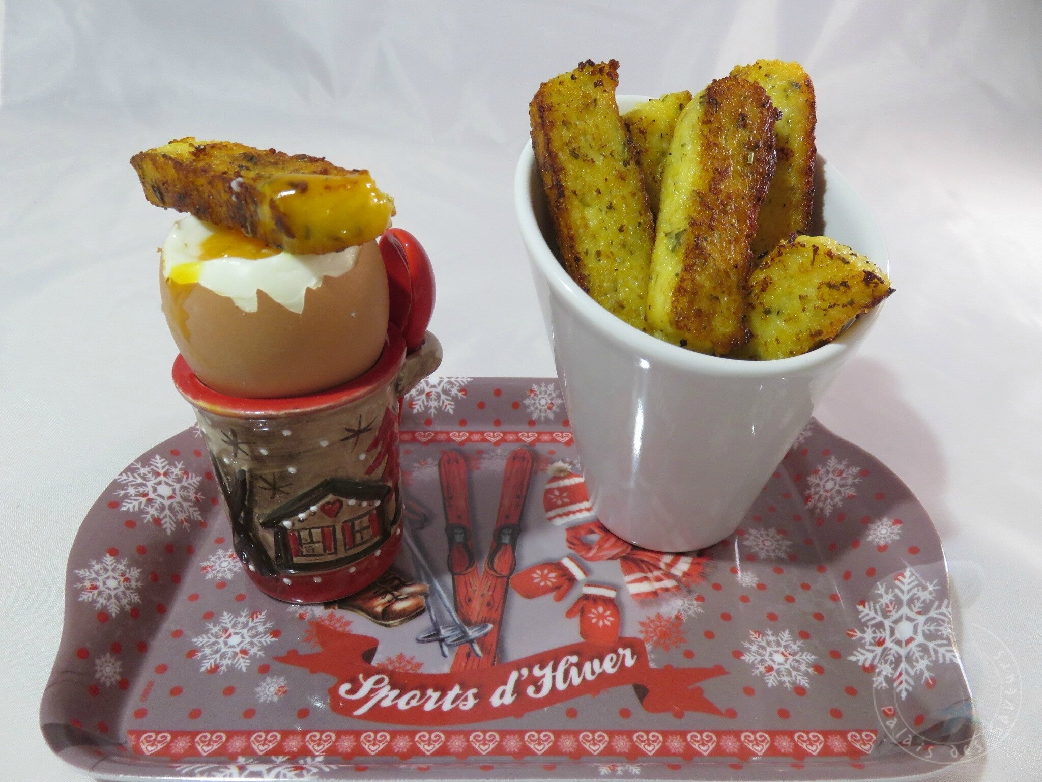 Oeuf à la coque, mouillettes de polenta aux herbes