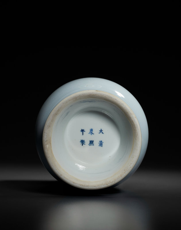 2023_NYR_21451_1058_002(a_very_rare_incised_clair-de-lune-glazed_hu-form_vase_kangxi_six-chara_d6413816043100)