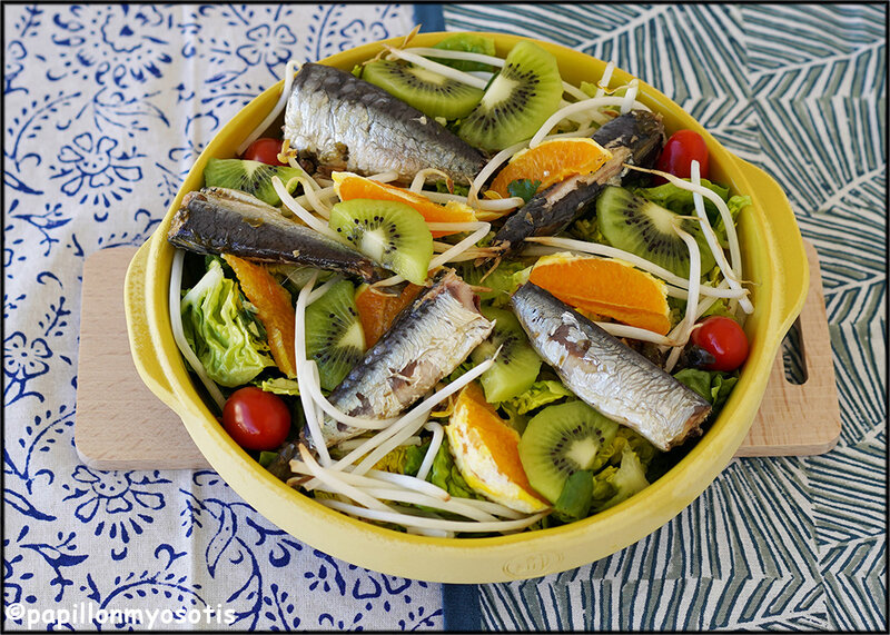 Salade sucrines et sardines, orange et kiwi
