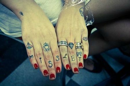 finger tattoos let