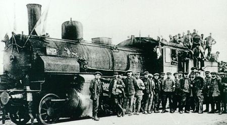 SNCF HIRSON 1ère loco en gare 1919