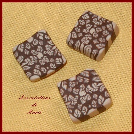 Pendentifs_carr_s_petites_fleurs_beige_chocolat