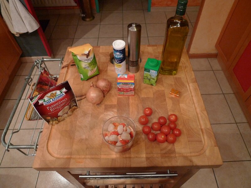 Brochette de coquilles Saint Jacques et risotto à la tomate et au parmesan
