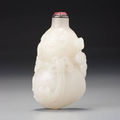 A white nephrite double-gourd '<b>lingzhi</b>' snuff bottle. Possibly Imperial, 1730–1800