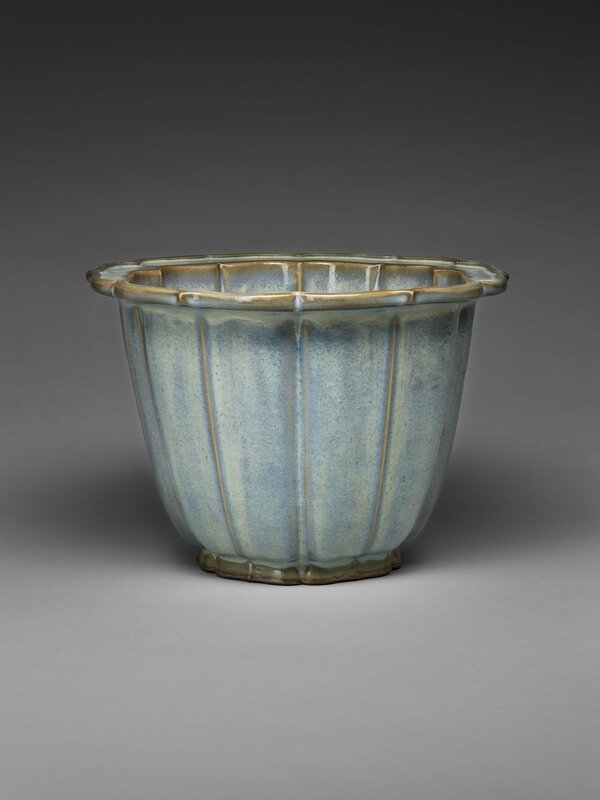Lobed Flowerpot with Bracketed Foliate Rim, Ming dynasty, 1368-1644, probably 15th century (1)