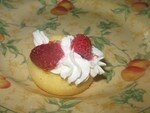 Coques_fourr_es_framboises_et_chantilly_007