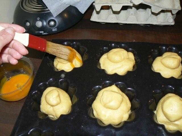 dorées les briochettes au jaune d'œuf