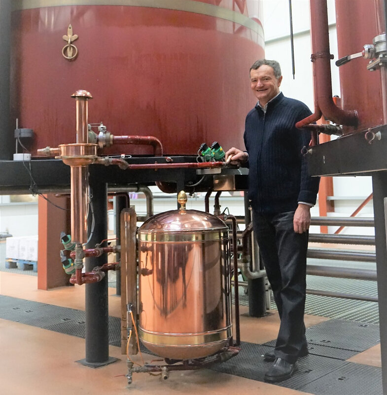 Mr Paignon à la distillerie - rognée
