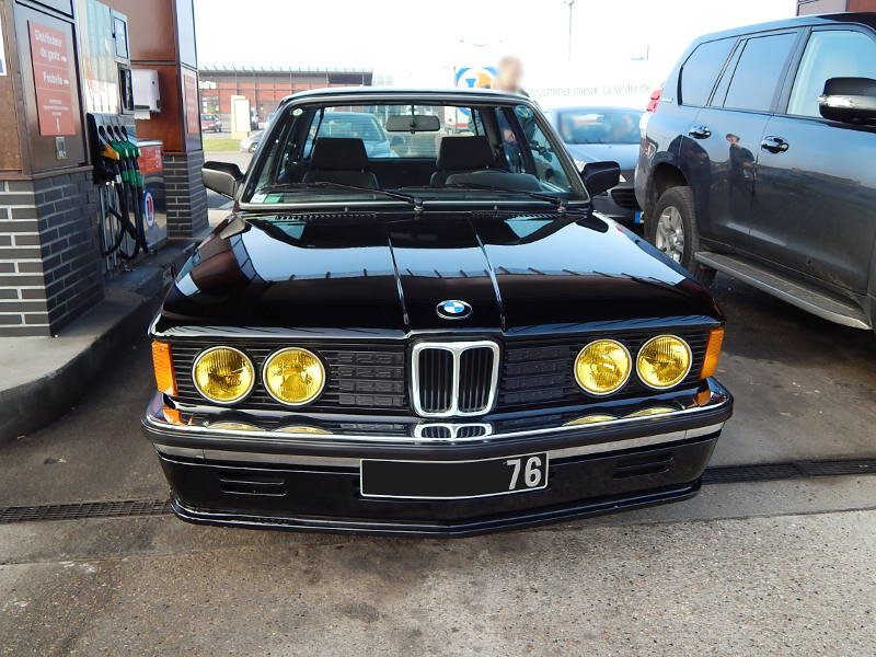 BMW323iE21av