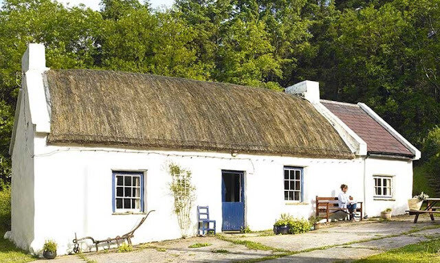 Graham thatched cottage bench and soft furnishings (5)