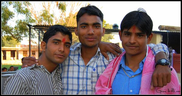 Trois jeunes indiens