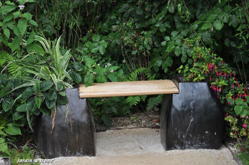 Banc au disign moderne, vu à Chaumont sur Loire