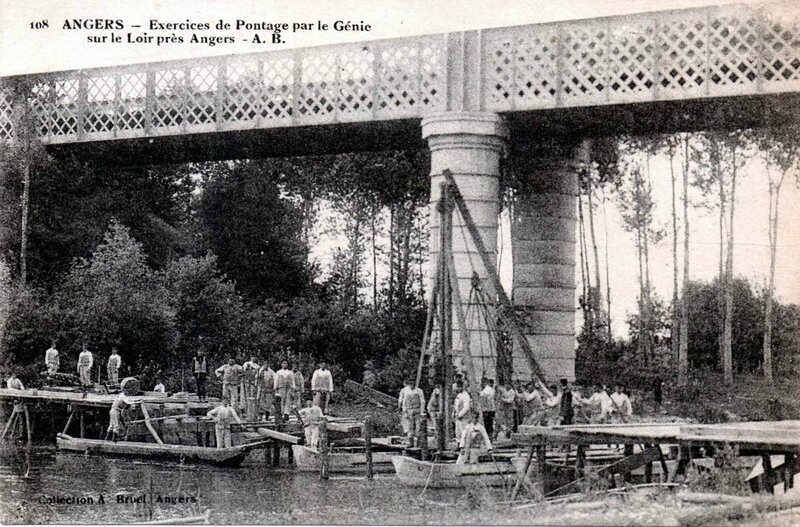 1917-05-29 Angers exercice de pontage sur le Loir 002