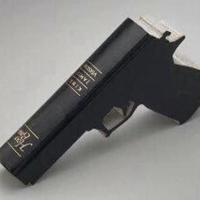 LA BIBLE EST UN FUSIL QUI TUE L'ÂME NOIRE