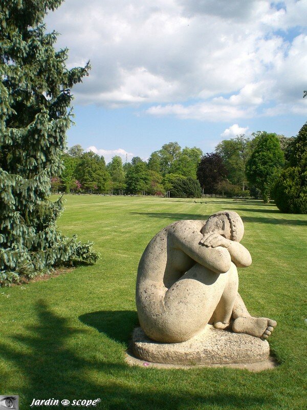 La penseuse du parc !