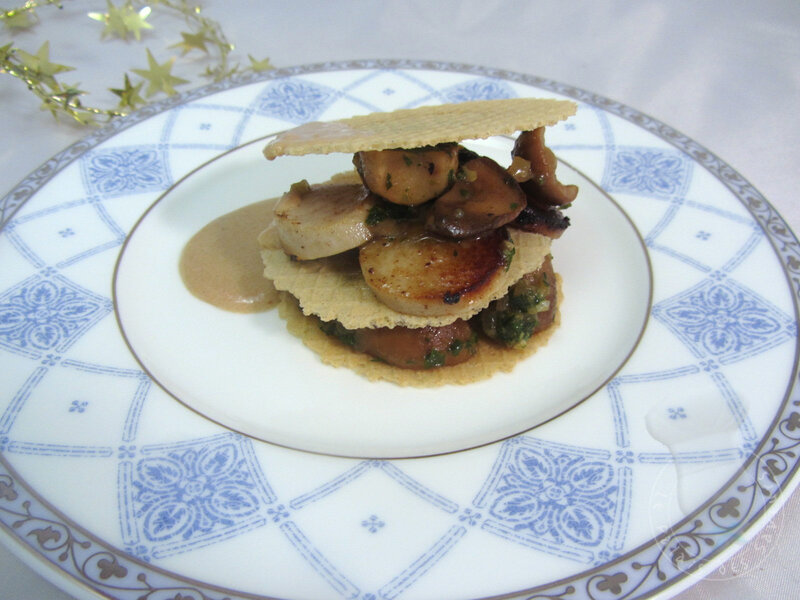 Millefeuille boudin blanc et cèpes, sauce au foie gras