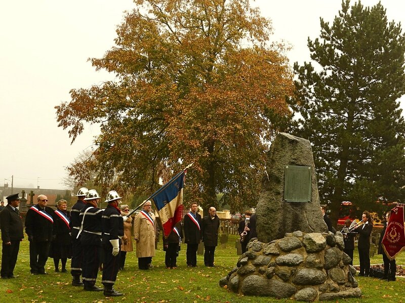 HIRSON 11 NOVEMBRE 2013 carré militaire allemand recueillement