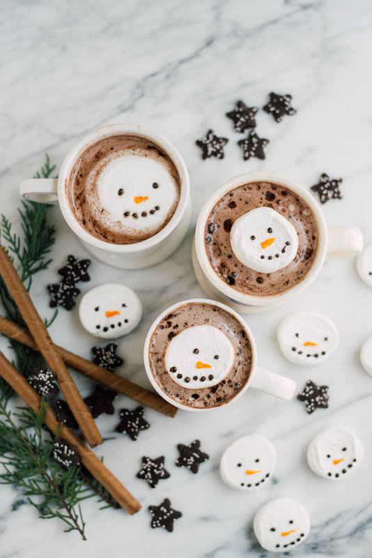marshmallow_snowmen_hot_chocolate_white_mugs_christmas