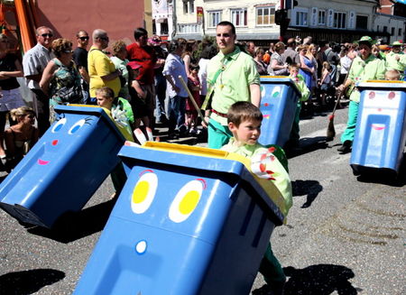 CAVALCADE_2010_ACE_poubelles