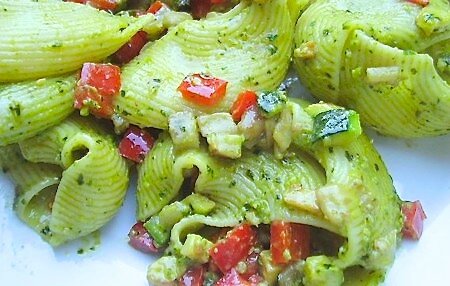 lumaconi rigati au pesto de pistaches et ratatouille croquante