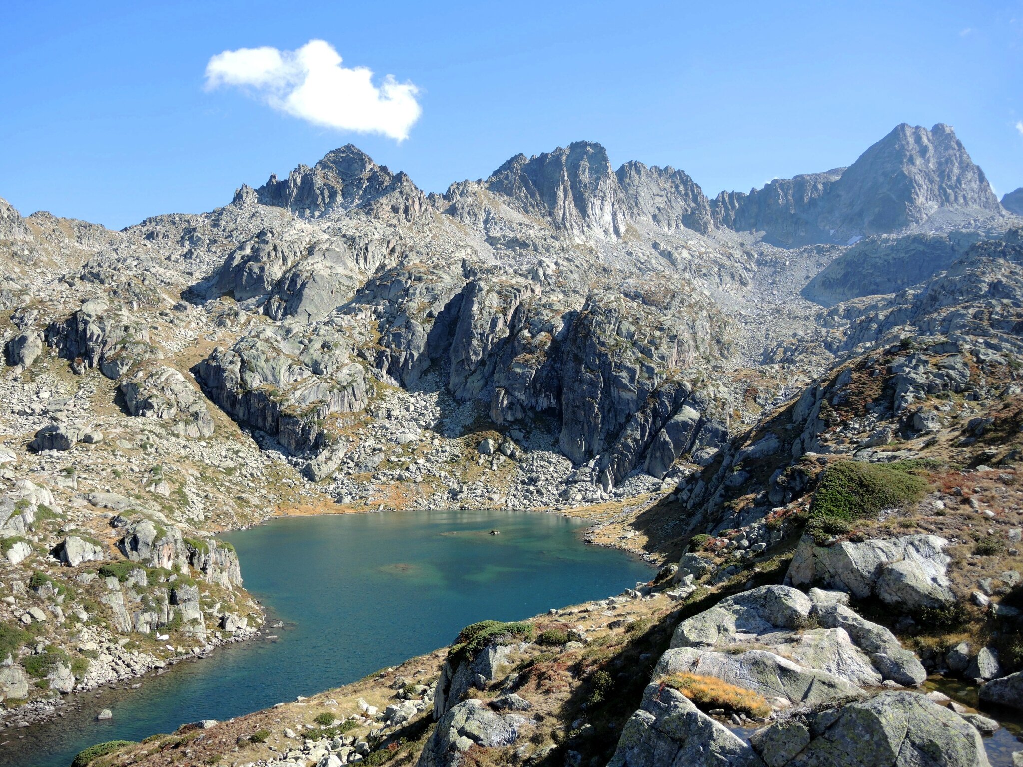 Lac de la Mourèle, lac et montagnes (65)