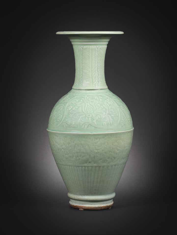 A rare large Longquan celadon-glazed yenyen vase, 15th century