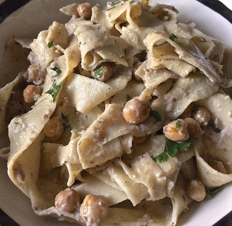 pappardelle aux pois chiches, sardines et à la coriandre