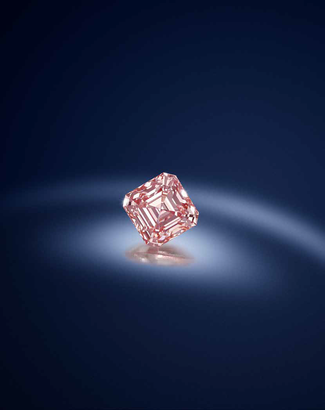 A fine square-cut Fancy Pink diamond, VS1 clarity, weighing 5