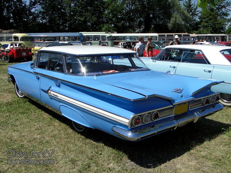 chevrolet-impala-sport-sedan-1960-02