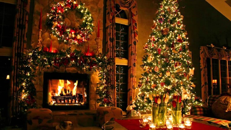 christmas-decoration-living-room-with-tree-luxury-decorations-fireplace-for-lights-and-ornament-sets_decorating-livingrooms-for-christmast_home-decor_home-decore-country-decor-decoration-ideas-peacock