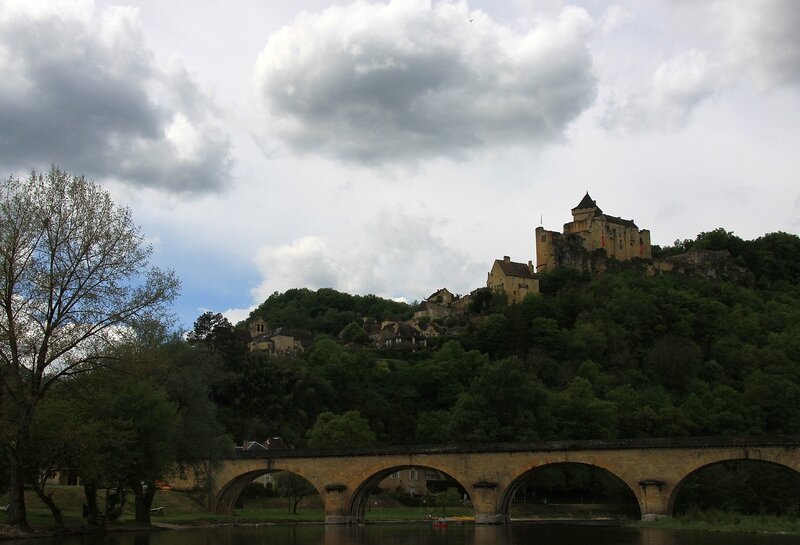 Castelnaud vu de la gabarre sur Dordogne-05