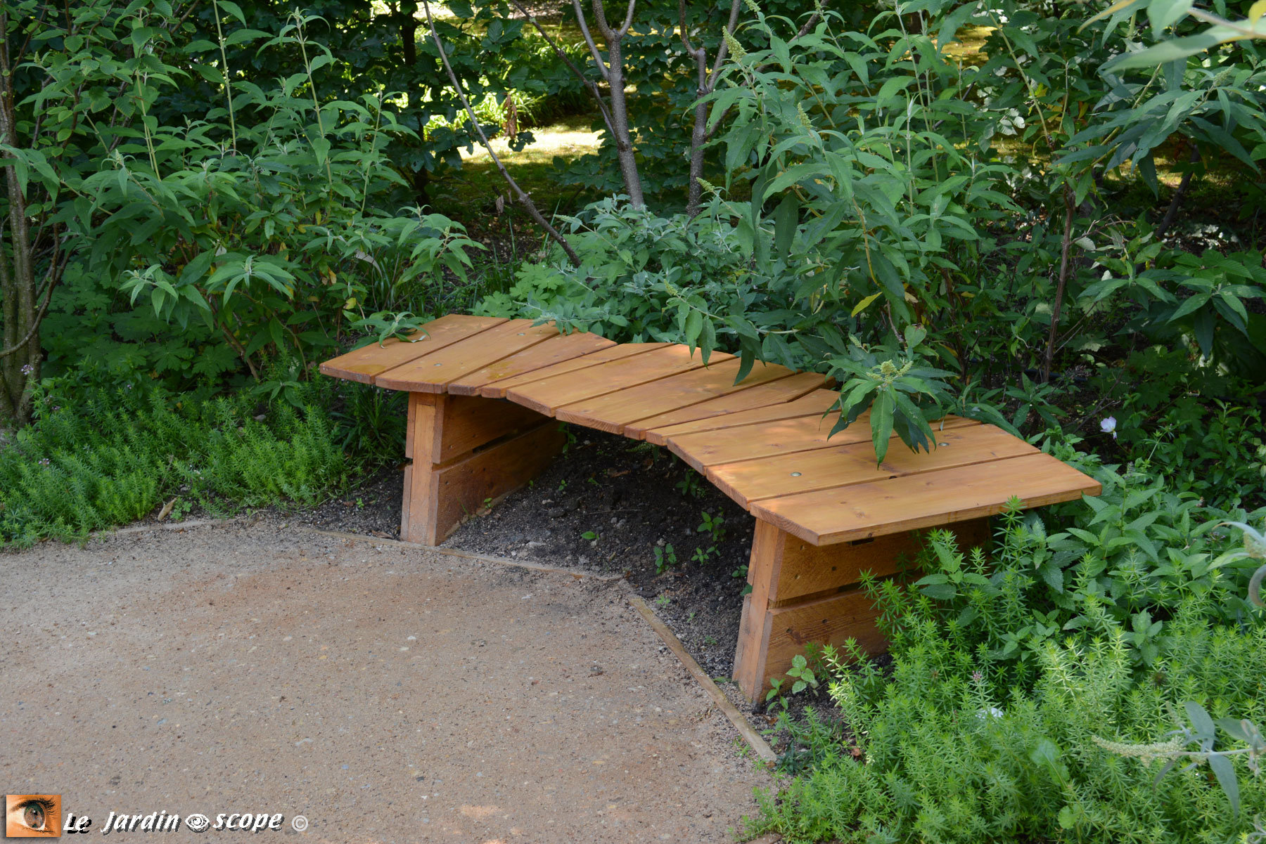 Banc courbé en bois - Chaumont-sur-Loire