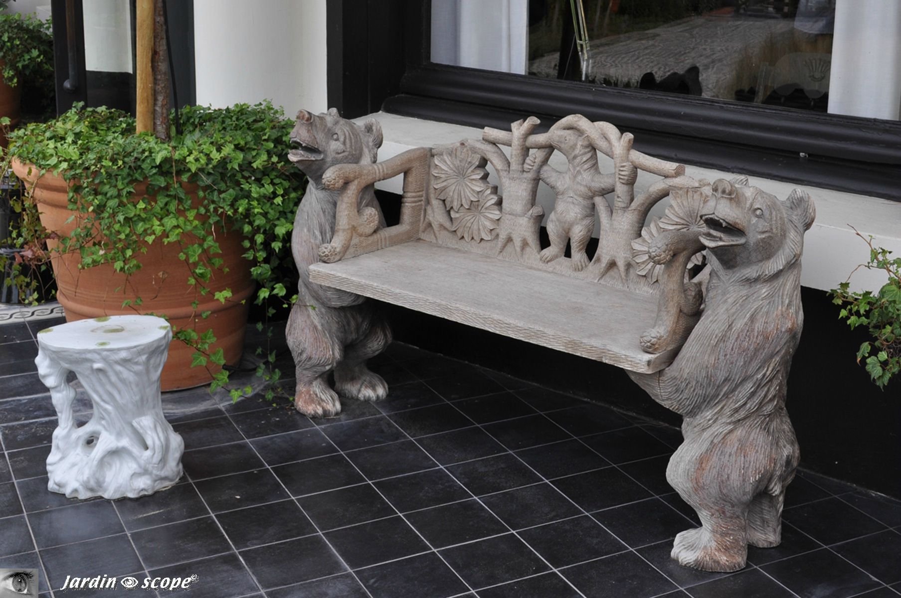 Banc sculpté représentant des ours (Arcachon -33)