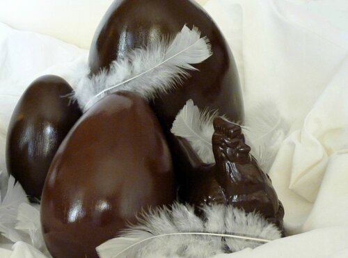  faux oeufs et poules en chocolat