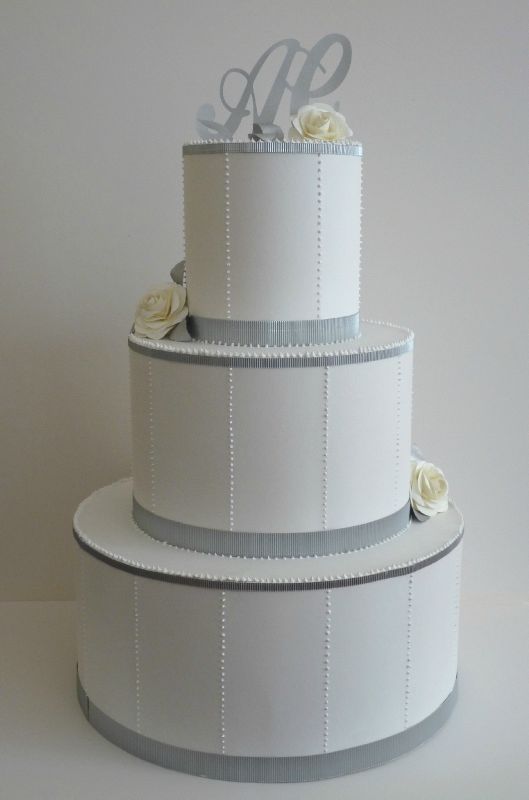 Wedding cake blanc et argent