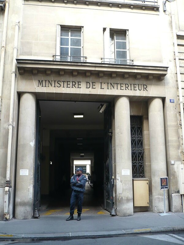 Ministère_français_de_l'Intérieur,_rue_des_Saussaies