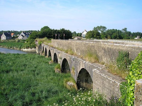 800px_FranceNormandieMontchatonHeuguevilleSurSiennePont