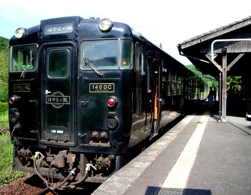 はやとの風 Hayato no Kaze キハ140-147系, Kareigawa eki