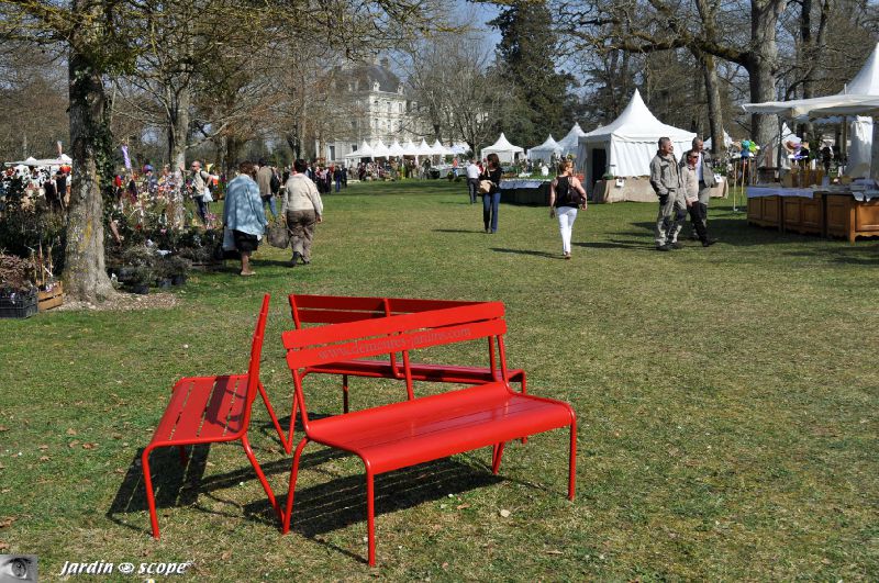 Bancs métaliques supports publicitaires à Cheverny