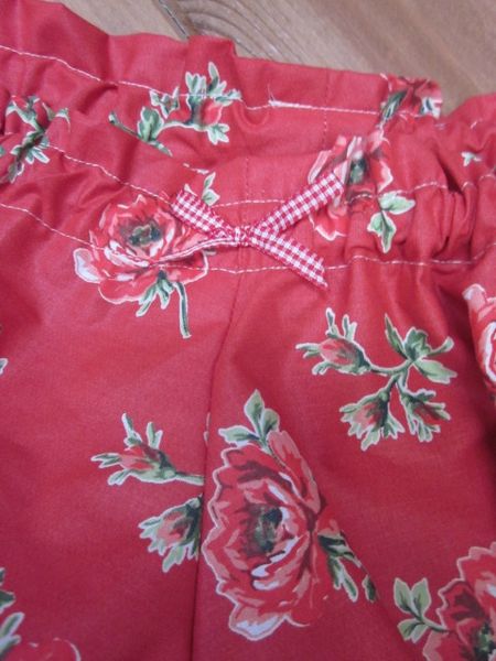 Culotte BIANCA en coton rouge imprimé coquelicots et noeud de vichy rouge (3)