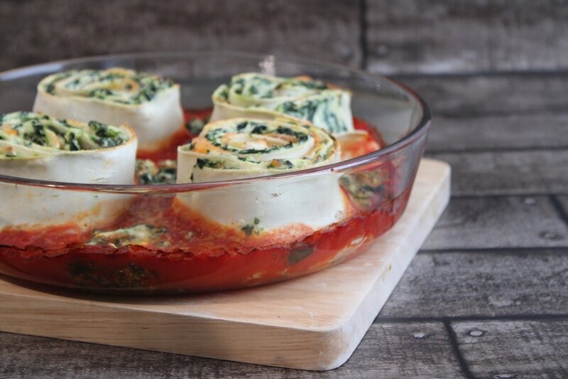 lasagnes roulees verticale saumon fume brociu epinard sauce tomate