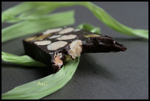 Nougat au chocolat, amandes et pistaches (4)