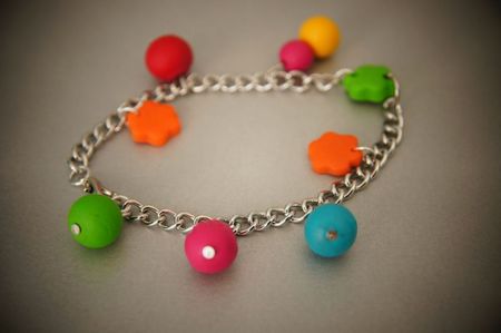 bracelet breloques multicolore