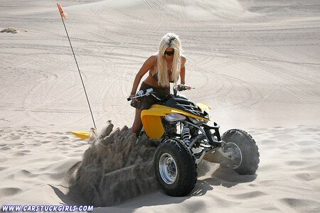 quad_and_nissan_v8_stuck_in_sand_dunes_012
