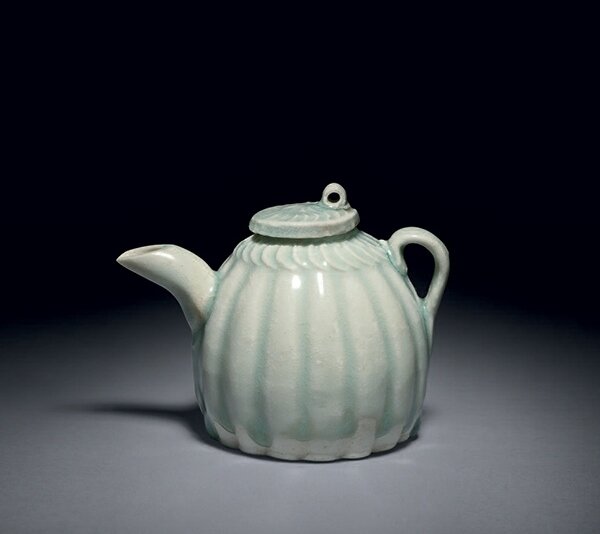 Qingbai_porcelain_water_dropper__China__Southern_Song_dynasty__1127_1279