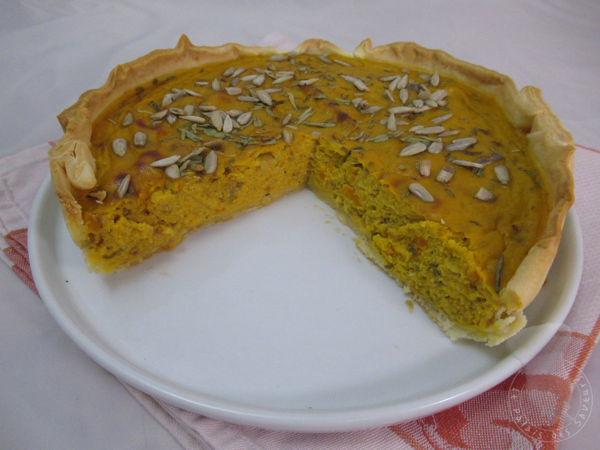 Tarte soufflé de carottes, estragon et graines de tournesol